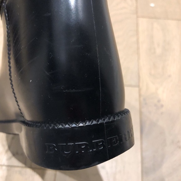 Burberry Rain Boots Size 8.5 - Picture 4 of 4